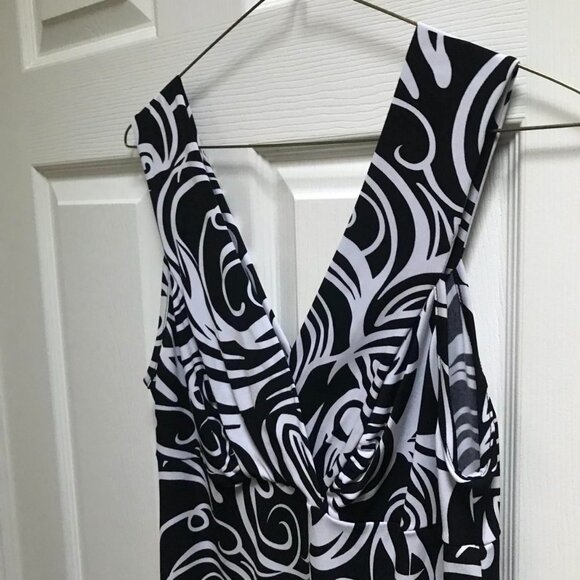 🖤💝 SEE VIDEO Cute Sleeveless V Front & Back with Pretty Black & White Pattern - Picture 5 of 9
